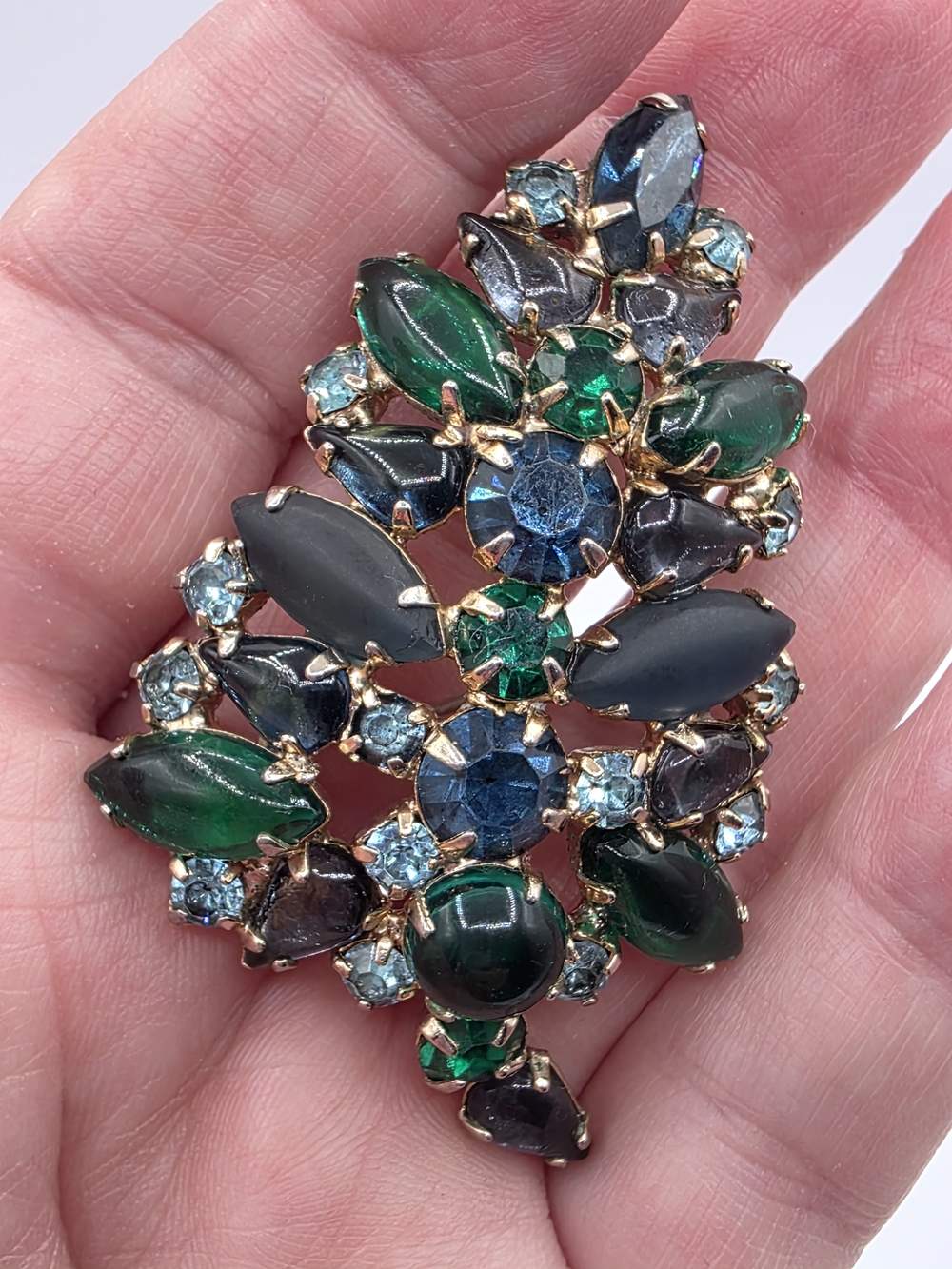 Vintage KARU ARKE Inc. Emerald & Teal Crystal Leaf Brooch - Picture 9 of 15